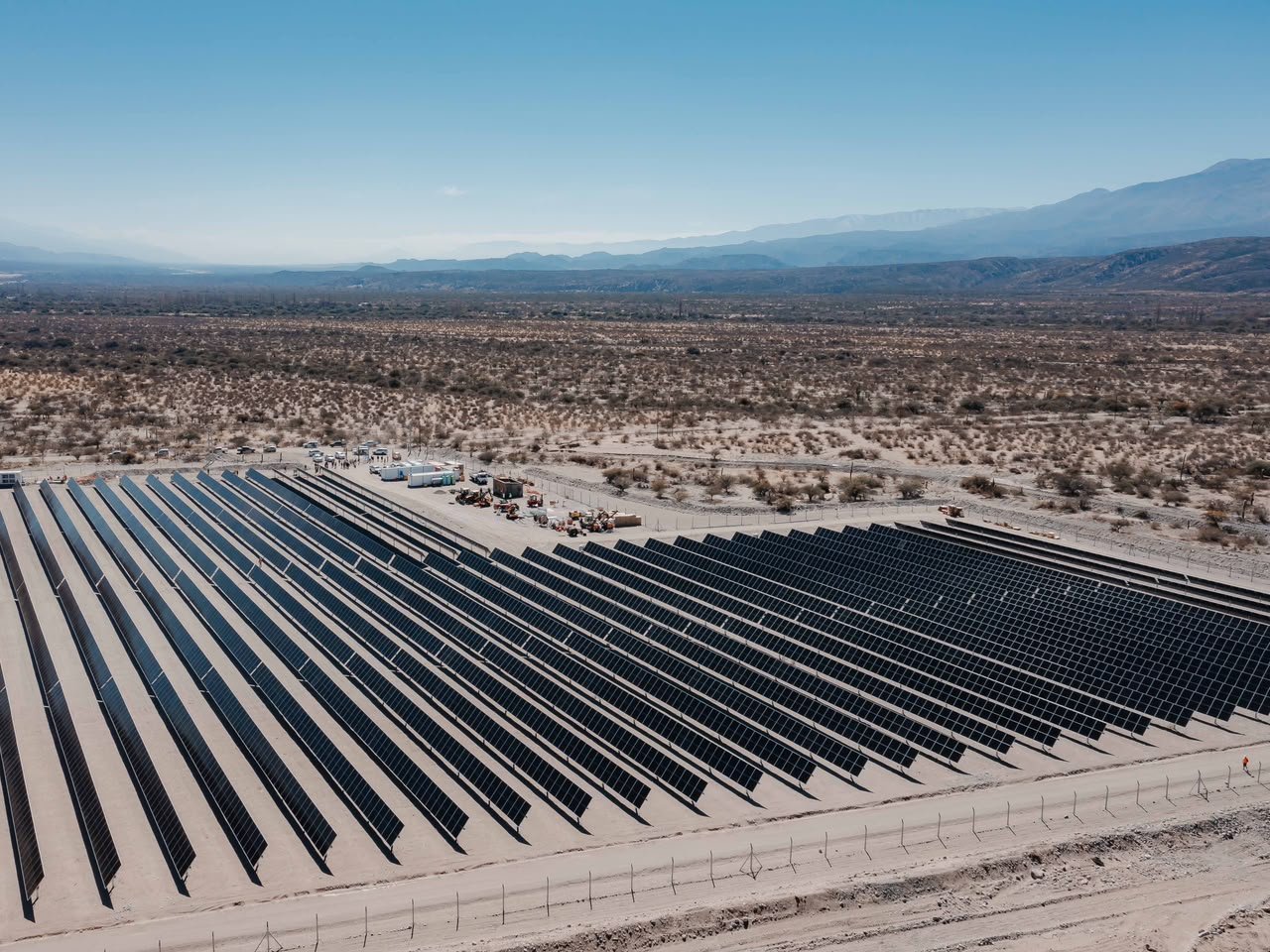 El Parque Solar de Ampajango tiene un avance del 80%