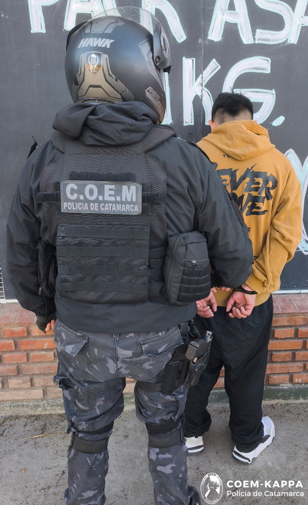Intentó llevarse productos de un supermercado sin pagar y terminó detenido