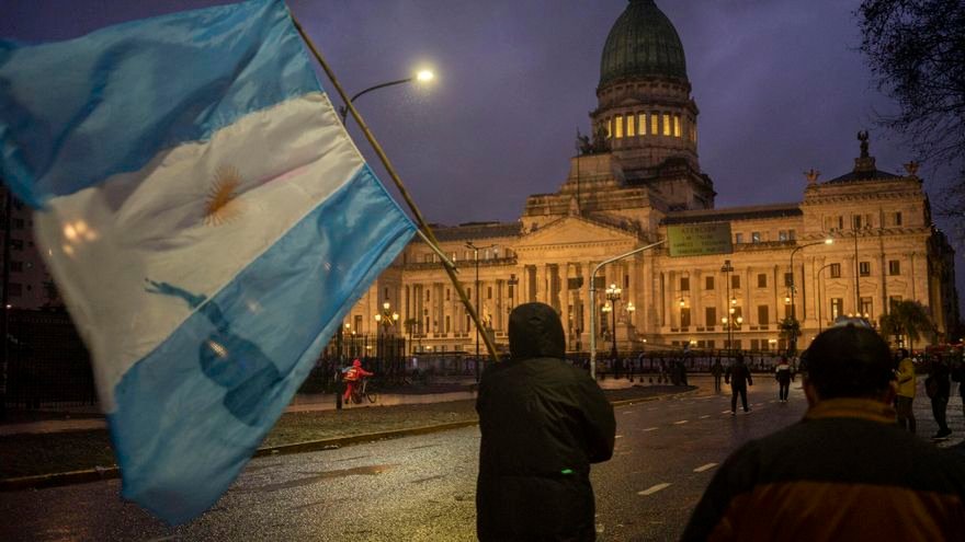 Milei chocó con el límite de sus aliados y el traspié en el Senado abrió reproches contra Sturzenegger y Bullrich