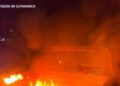 Numerarios policiales sofocaron el incendio de una camioneta en la Capital
