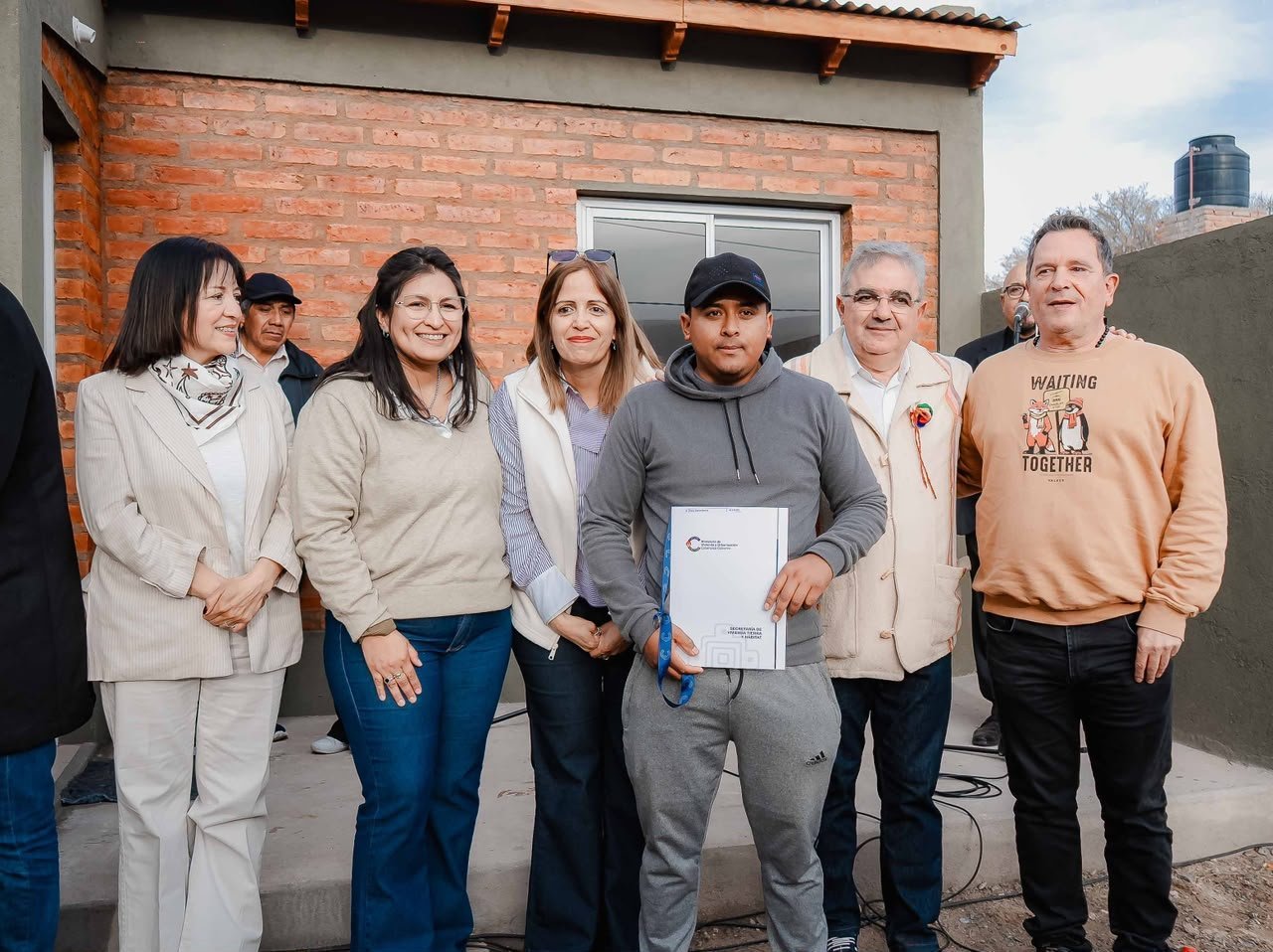 Raúl Jalil entregó viviendas sociales e inauguró obras en clubes de Santa María