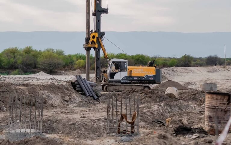Avanza la obra del Puente del Pantanillo que conectará Capital y Valle Viejo