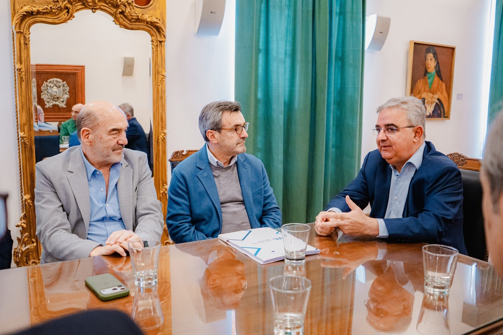 El Gobierno provincial y la Unión Industrial Argentina analizaron medidas para fortalecer al sector