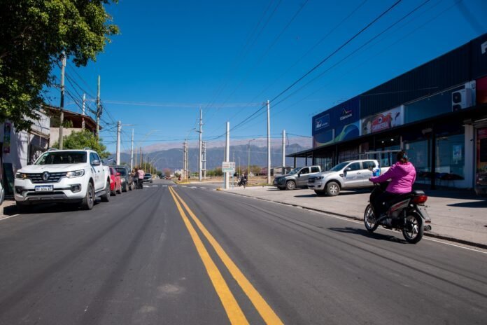 Finalizaron las obras de repavimentación en avenida Cobacho y avanzan nuevos trabajos viales en la Capital