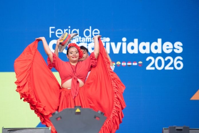 La Capital celebró la 7.ª Feria de las Colectividades con una multitudinaria convocatoria en Parque Adán Quiroga