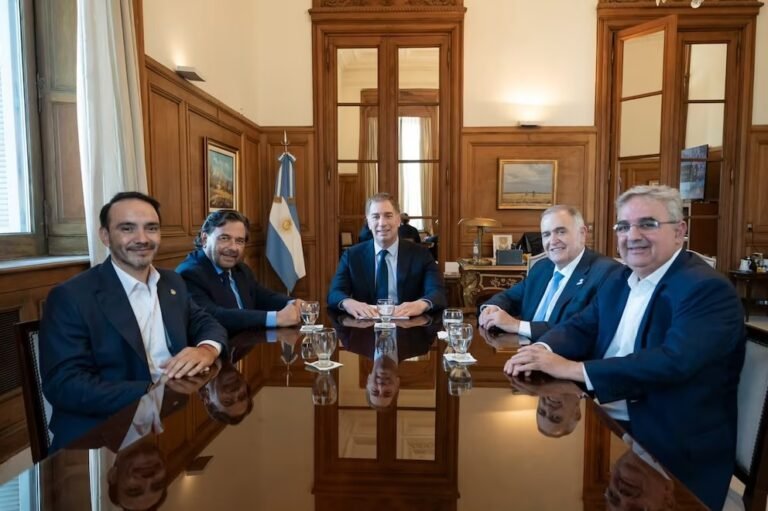 Santilli recibió a Jalil y a otros gobernadores del Norte y les pidió apoyar el Presupuesto 2027