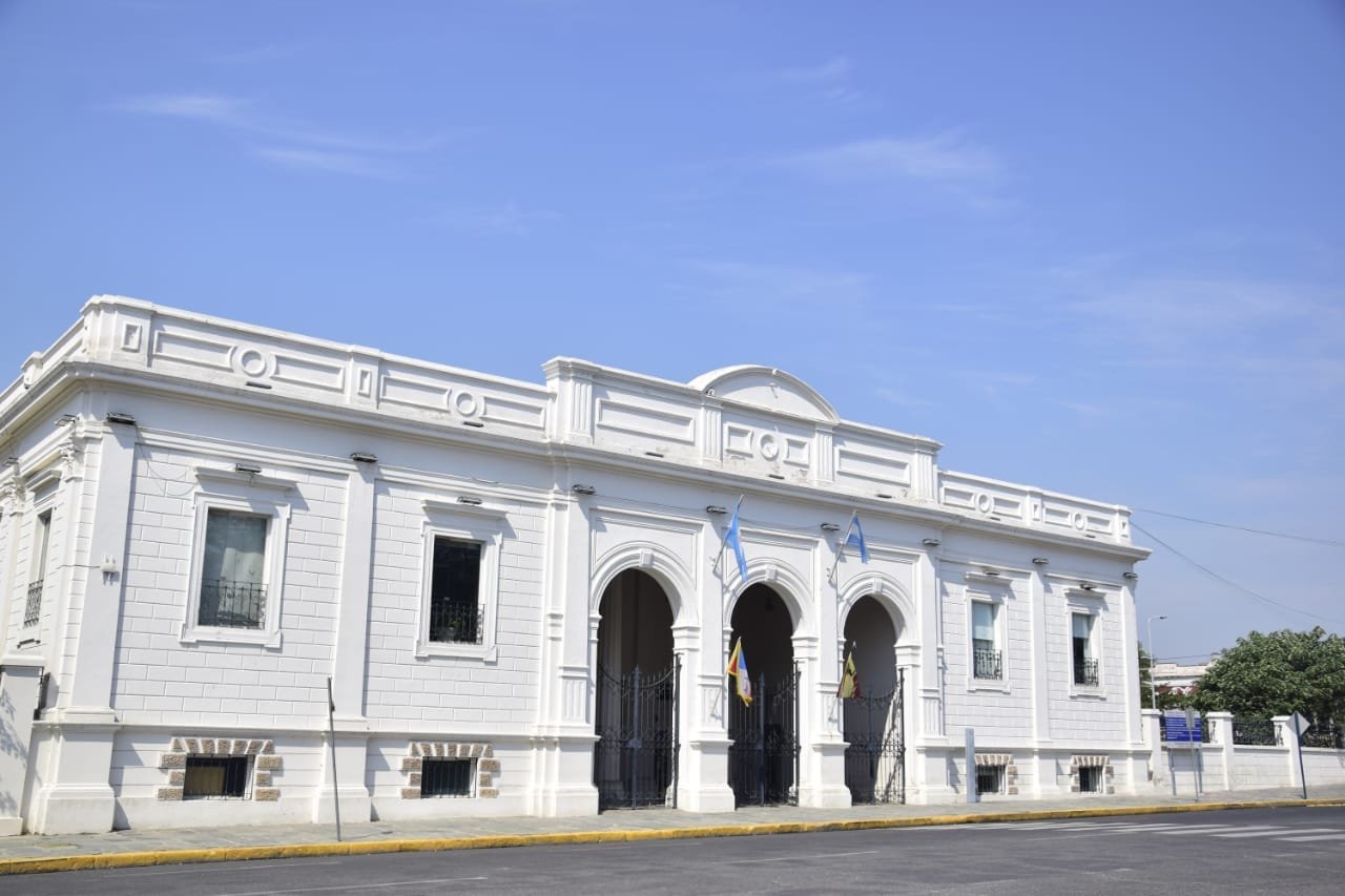 Tres personas fueron aprehendidas tras atrincherarse en un edificio municipal