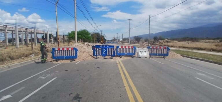 Corte total de calzada en la avenida Los Minerales por reparación en los desagües pluviales