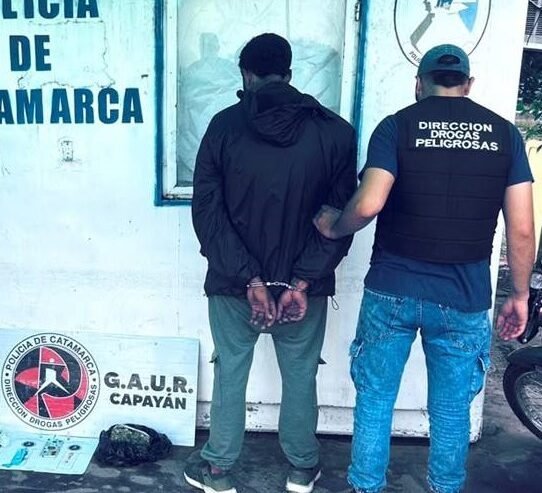 Detuvieron a un hombre en Capayán con más de medio kilo de marihuana y cocaína