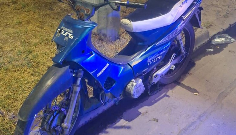 Efectivos policiales secuestraron una motocicleta abandonada