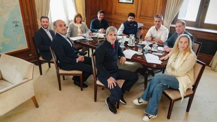 El Gobierno admite una caída de la actividad por culpa del “shock externo” y apuesta a una recuperación en 2027