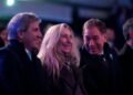 Karina, Caputo y Santilli, la comitiva que llega junto a Javier Milei
