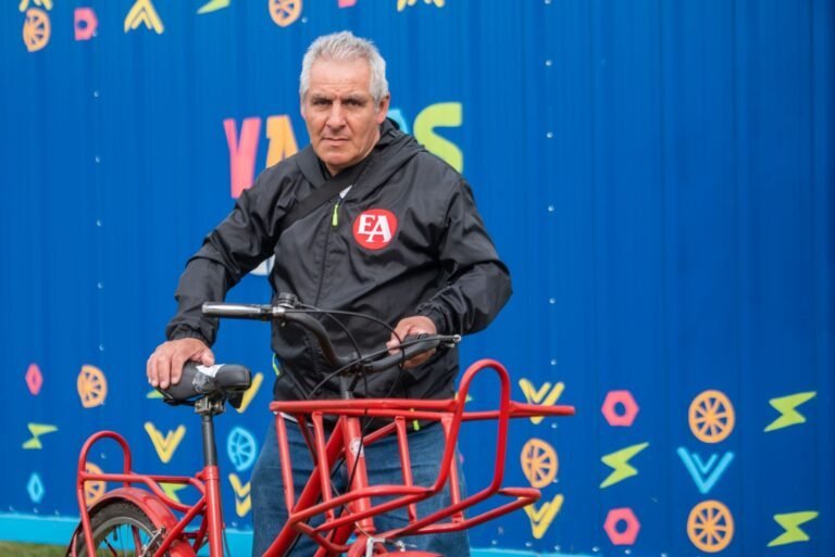 La Capital inauguró la estación N.º 23 de “Vamos en Bici” y entregó más de 30 rodados restaurados
